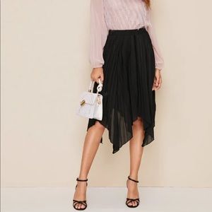 New Black Pleated Asymmetrical Hem Skirt